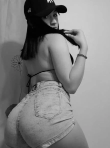 Agenda tu cita con Rosalinda antof, una chica de porte elegante con perfil activo