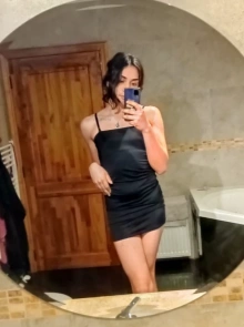 Agenda tu cita con Magdalena, una chica de porte elegante con perfil activo