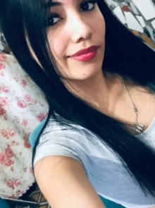 Agenda tu cita con Escarlett, una chica de porte elegante con perfil activo