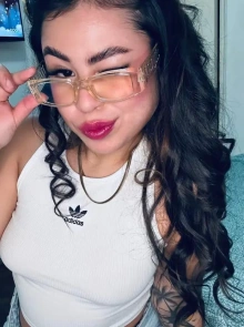 Chloe, modelo independiente con gran carisma disponible para encuentros premium